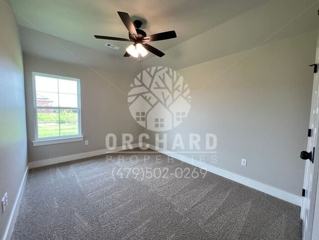Building Photo - Siloam Springs- Single-Family Home- Spacio...