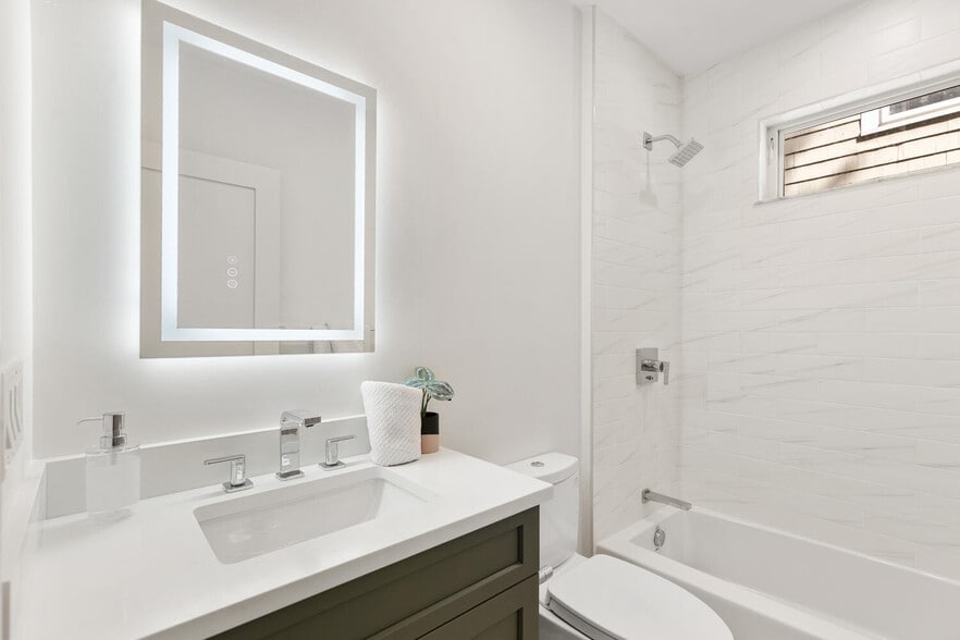 Building Photo - 8 Holly Ave