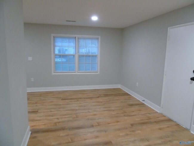 Building Photo - 2008 Dellbrook Dr NE