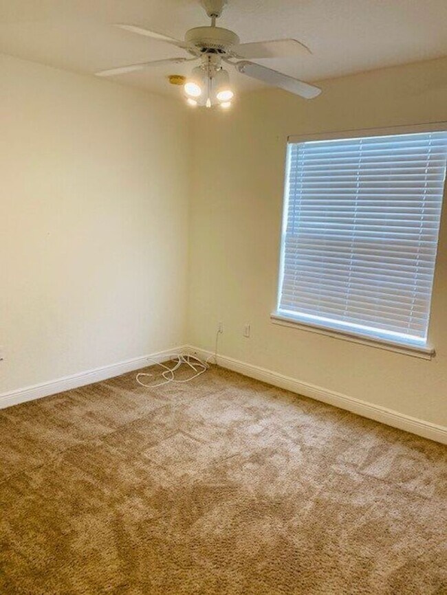 Building Photo - Gated Community of La Fortuna in Kissimmee
