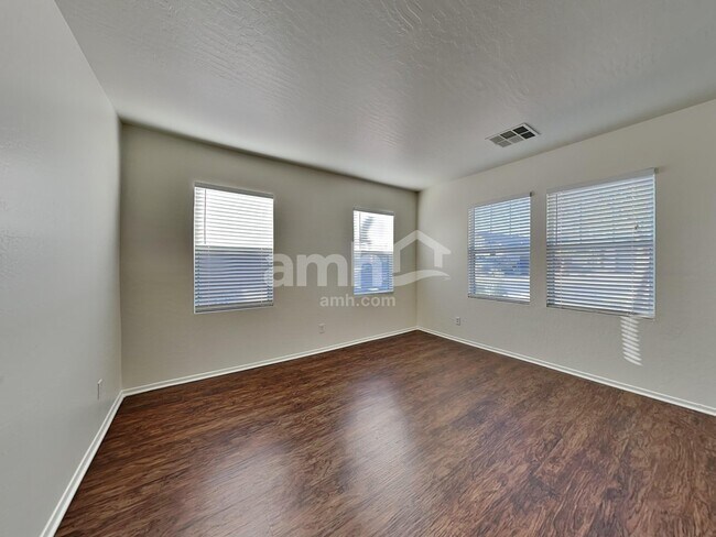 Building Photo - 15017 W Bloomfield Rd