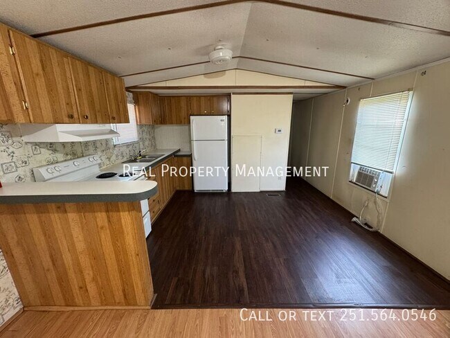 Building Photo - 3101 Western Hills Dr W