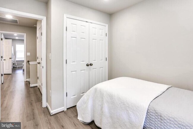 Building Photo - 16233 Coolidge Ave