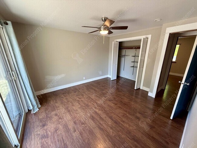 Building Photo - Single-Level 3 BR in NE Bend with large fully-fenced yard