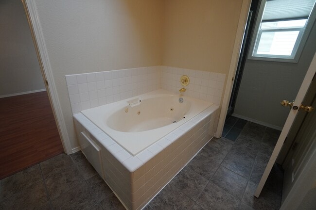 Building Photo - 4764 N Eugene St