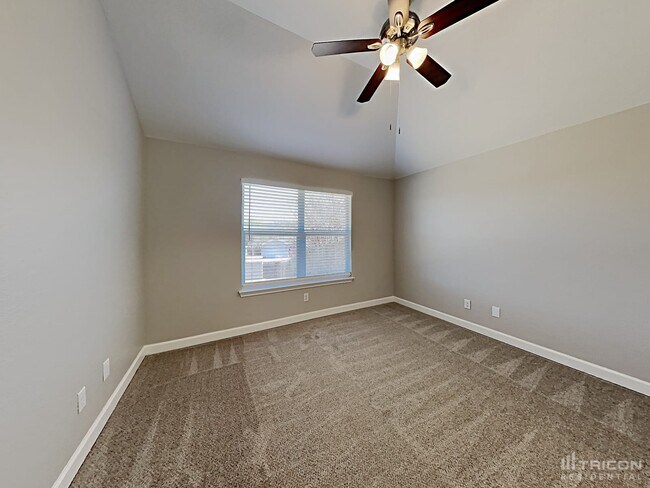 Building Photo - 710 Green Acres Ln