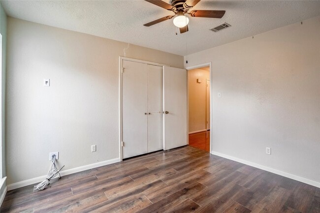 Building Photo - 11817 Southlake Dr