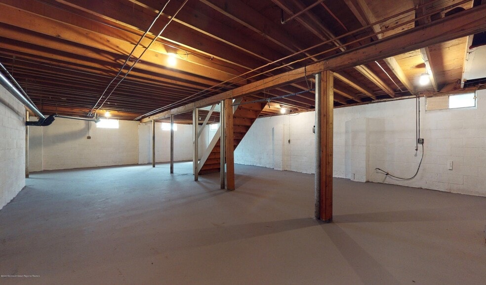 Building Photo - 1952 Ravenwood Dr