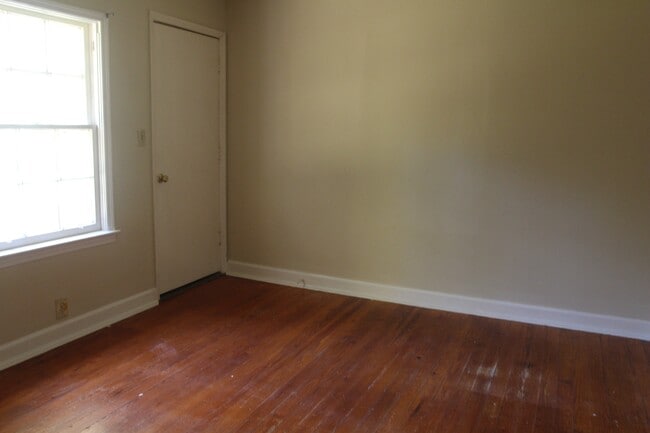 Building Photo - 956 South St