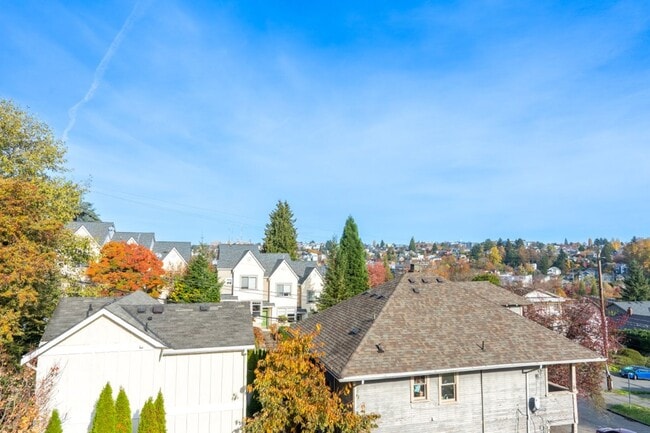 Building Photo - 3Bd/3.5Ba Seattle Townhouse