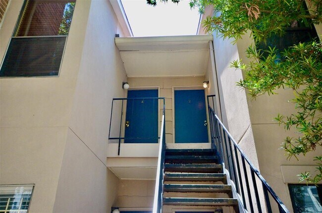 Building Photo - 1818 Augusta Dr