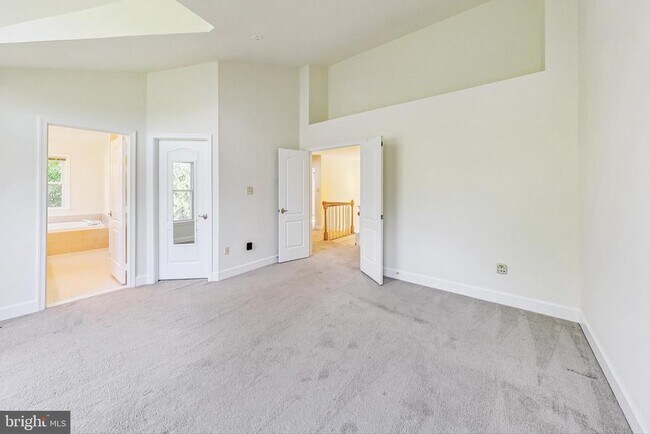 Building Photo - 6104 Cool Spring Terrace S