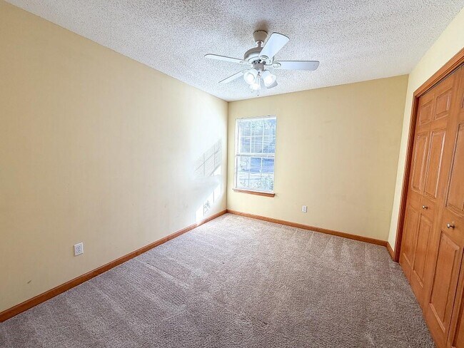 Building Photo - 2544 Oakmont Ct