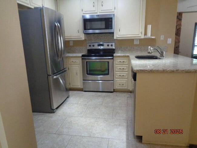Building Photo - Rare One-Story Condo in College Terrace
