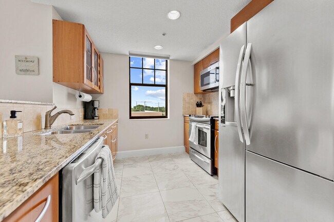 Building Photo - 511 Lucerne Ave