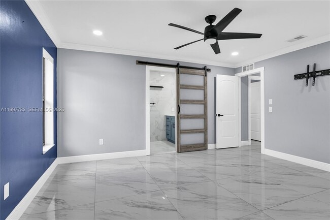 Building Photo - 702 NW Orchid St