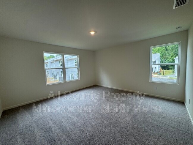 Building Photo - 268 Rydal Wy