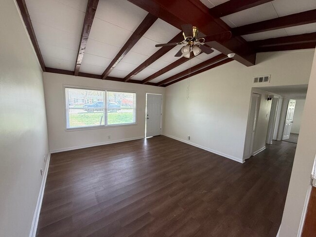 Building Photo - 211 Rugby Rd