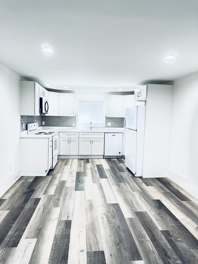 Building Photo - 510 N 2nd Ave