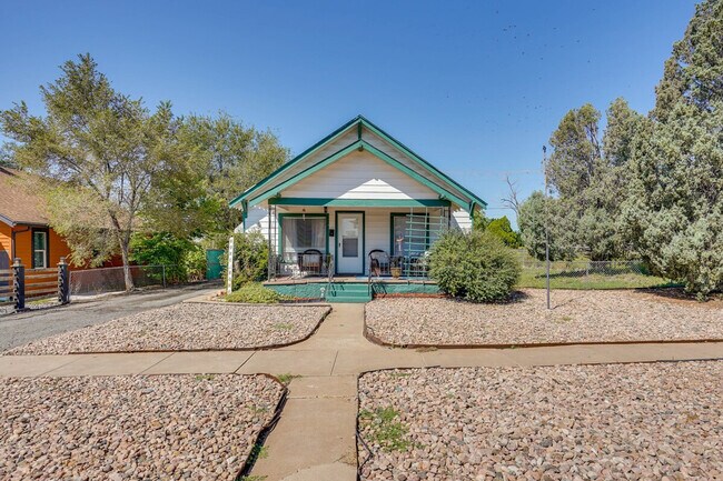 Building Photo - 2509 E Routt Ave