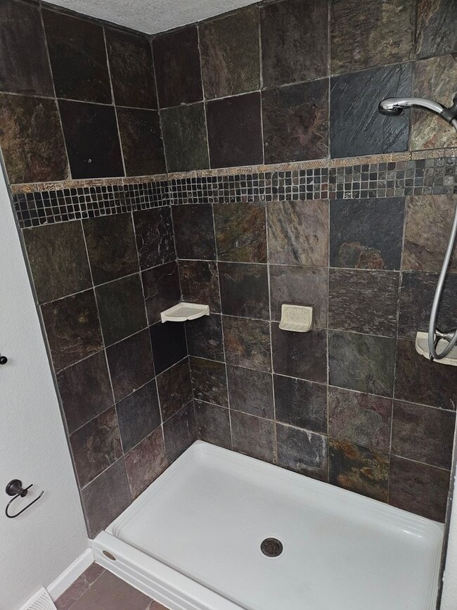 Building Photo - 1-603 1/2 N Superior Ave