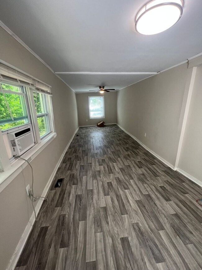 Building Photo - 1112 East Dr