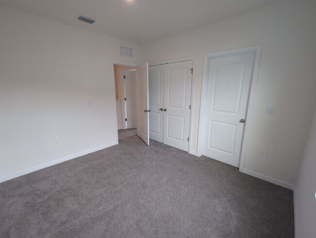 Building Photo - Fresh new build ~ 3 bed/ 2.5 bath Townhous...