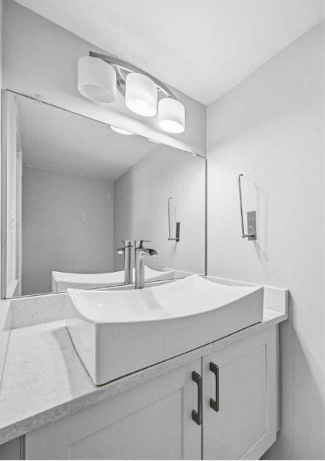 Building Photo - Modern 2BR/2.5BA Two-Level Condo in The Fountains