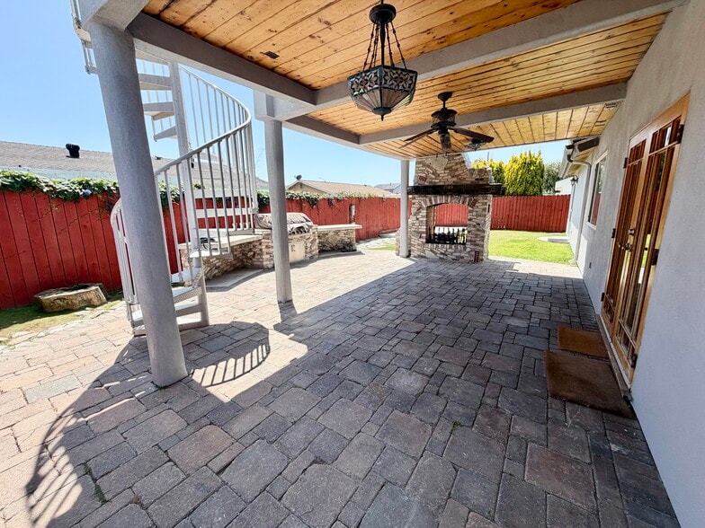 Building Photo - 9272 Sunridge Dr