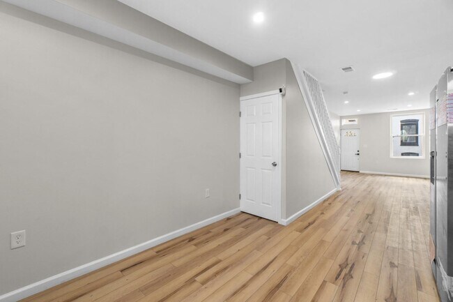 Building Photo - 3326 Noble St