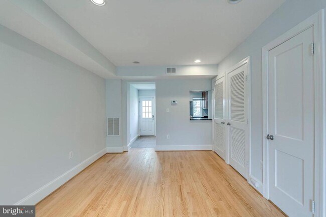 Building Photo - 436 20th St NE