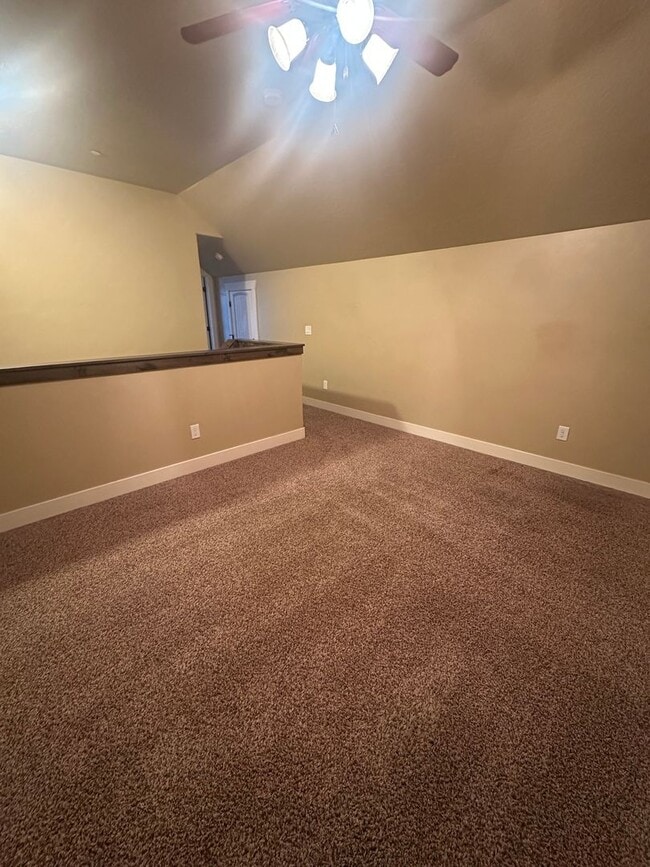 Building Photo - BEAUIFUL HOME!!!