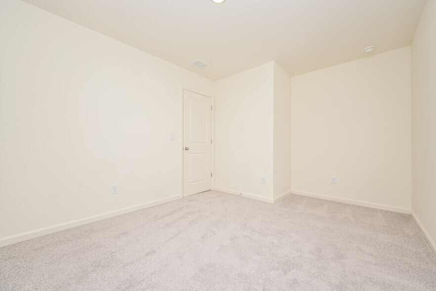 Building Photo - 7661 Saffron Ave