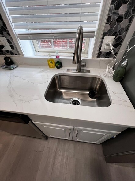 New Granite Counter tops - 2448 Lakeview Ave