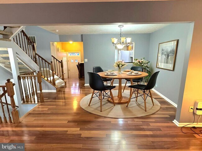 Building Photo - 2108 Commodore Ct