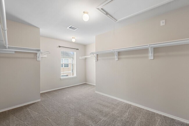 Building Photo - Come see this modern 3-story townhome in t...