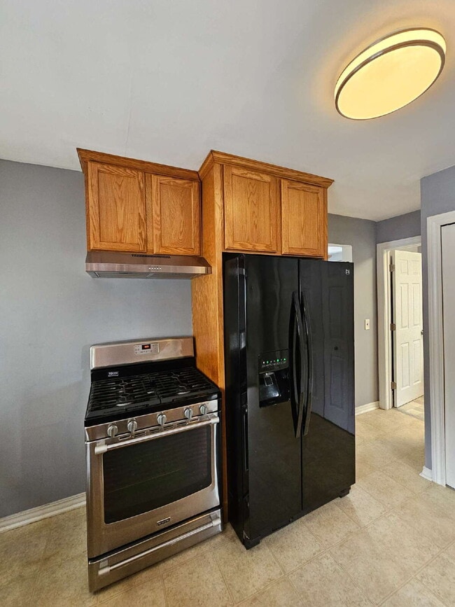 Building Photo - 27819 Lasslett St