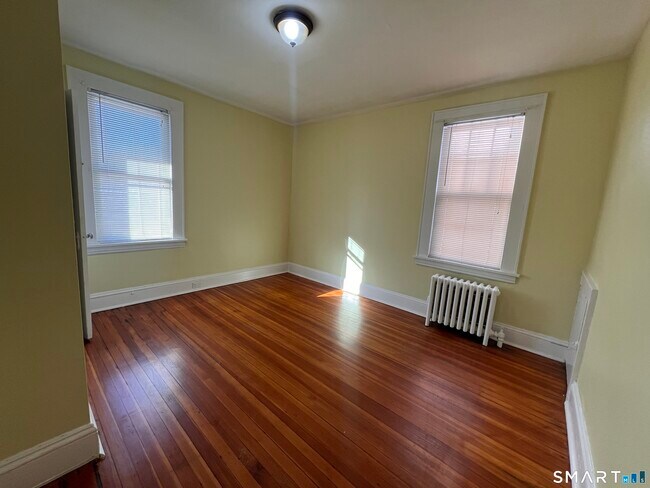 Building Photo - 2125 E Main St