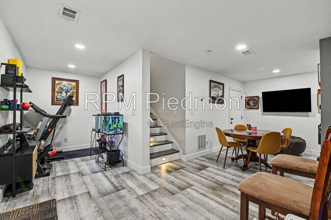 Building Photo - 1356 Chambers Ave