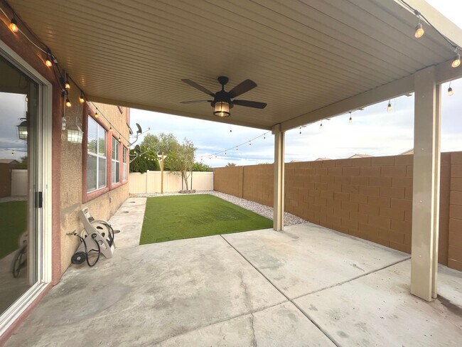 Building Photo - 1847 sq ft, 2 story, 4 Bedroom, 2 1/2 bath, 2 Car Garage home in the Vibrant city of Las Vegas.