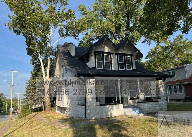 Building Photo - Beautiful Rehab on Corner Lot in Midtown, ...