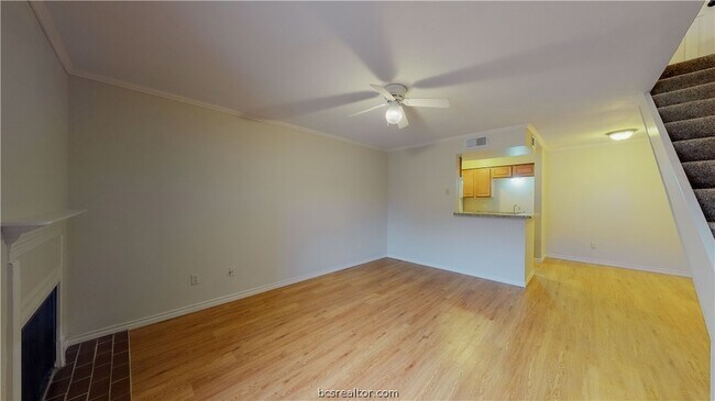 Building Photo - 904 University Oaks Blvd