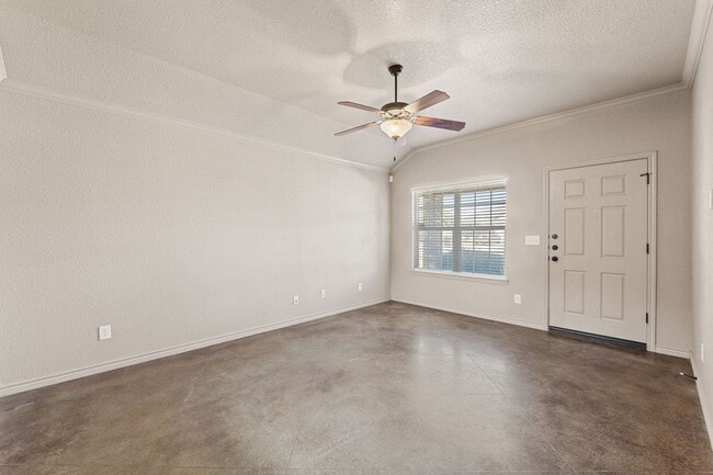 Building Photo - PM1-TEMP609 W Karey Dr