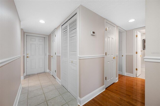 Building Photo - 3400 Cove Cay Dr