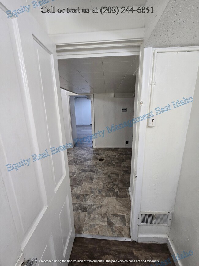 Building Photo - 555 N 13th Ave