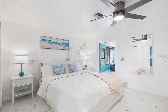 Building Photo - 8825 Oak St