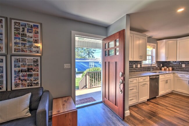 Building Photo - 3 Bed, 2 Bath Home Near Downtown Greenvill...