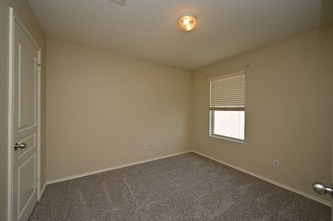Building Photo - 16806 Mammoth Springs Dr