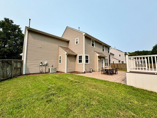 Building Photo - First-Time Rental! Available 08-07-26 - Fenced Yard, Pet Friendly, Attached 2-Car Garage!