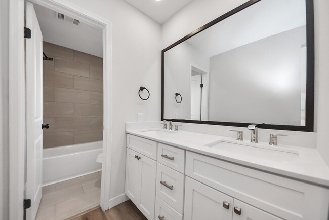 Building Photo - 1114 N Nottingham